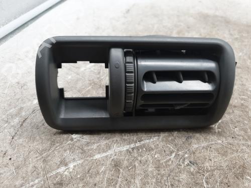 Used Air vent RENAULT TWINGO I (C06_) 1.2 16V (C060) (60 hp) 32506754