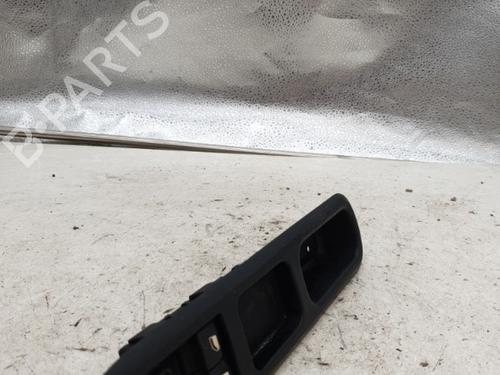 Used Left front window switch Left front window switch PEUGEOT 407 (6D_) 2.0 HDi 135 (6DRHRH, 6DRHRE, 6DRHRG, 6DRHRJ) (136 hp) 22866907 22866907