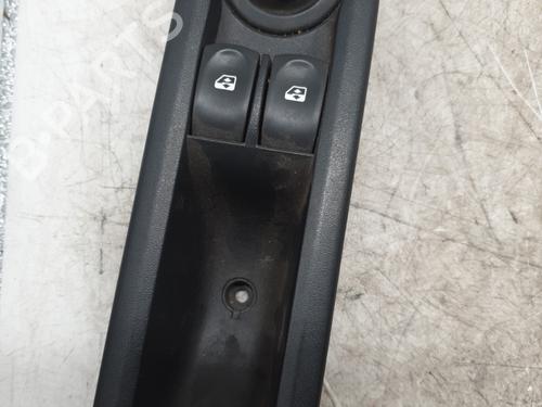 Used Left front window switch RENAULT TWINGO II (CN0_) 1.2 16V (CN04, CN0B) (75 hp) 29537574
