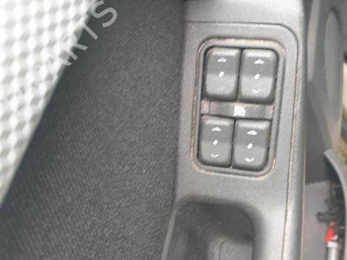 Used Left front window switch OPEL MERIVA A MPV (X03) 1.6 (E75) (105 hp) 28415931
