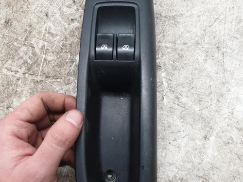 Used Left front window switch RENAULT CLIO II (BB_, CB_) 1.5 dCi (B/C2J) (68 hp) 31068631