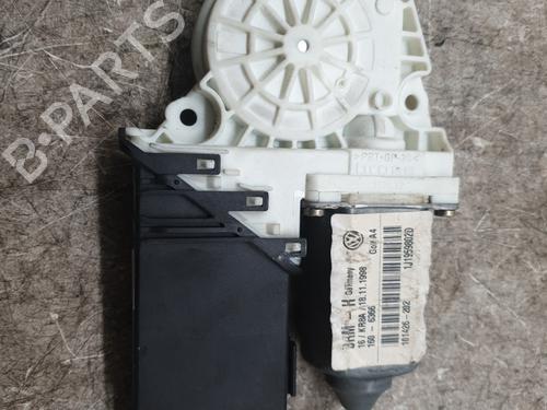 Used Front wiper motor VW GOLF IV (1J1) 1.9 TDI (90 hp) 29629801