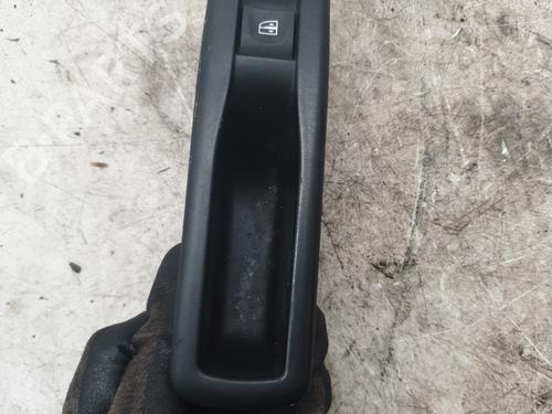 Used Right rear window switch RENAULT MEGANE III Hatchback (BZ0/1_, B3_) 1.5 dCi (BZ09, BZ0D, BZ1W, BZ29, BZ14) (110 hp) 30318285