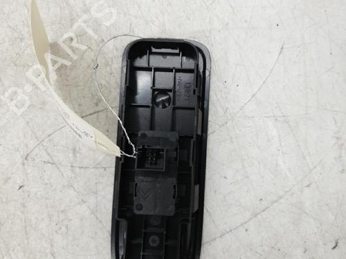 Used Right front window switch Right front window switch PEUGEOT 206 Hatchback (2A/C) 1.4 i (75 hp) 24421064 24421064