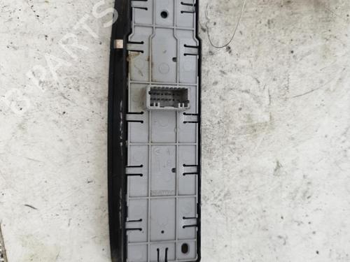 left-front-window-switch-renault-megane-iii-hatchback-bz01_-b3_-2008-24421934 main image