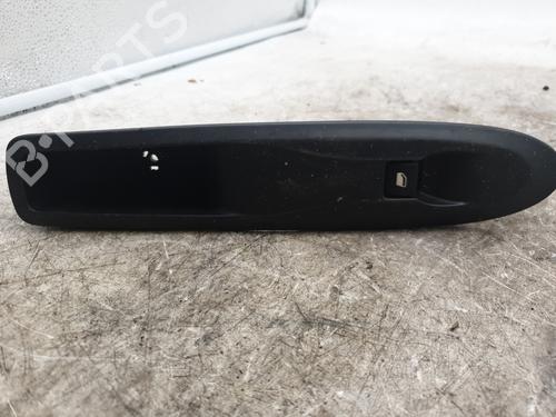 Used Right front window switch Right front window switch CITROËN DS4 (NX_) 1.6 BlueHDi 120 (120 hp) 28335043 28335043