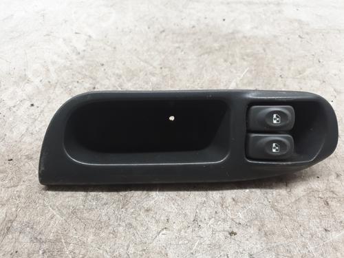 Mando elevalunas delantero izquierdo RENAULT SCÉNIC I MPV (JA0/1_, FA0_) 1.9 dCi (JA05, JA1F) (102 hp) 29537561