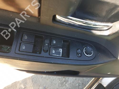 Used Left front window switch Left front window switch OPEL OMEGA B (V94) 2.0 16V (F69, M69, P69) (136 hp) 36683519 36683519