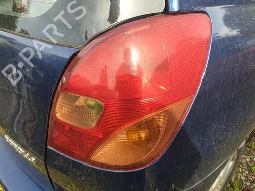 right-taillight-toyota-corolla-verso-_e12_-2001-2002-2003-2004-2005-2006-2007-29317718 main image