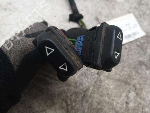 Used Switch Switch PEUGEOT 306 (7B, N3, N5) 1.6 SR (89 hp) 28423641 28423641