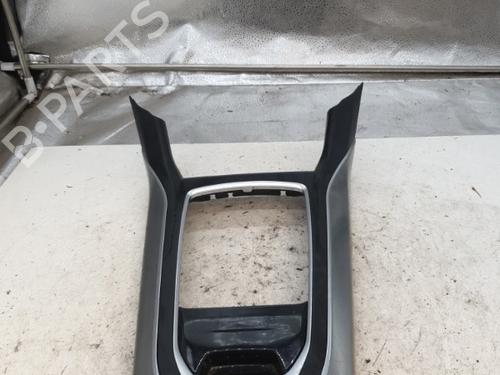 Midtkonsoll PEUGEOT 308 SW II (LC_, LJ_, LR_, LX_, L4_) 1.6 HDi 92 (92 hp) 24423148