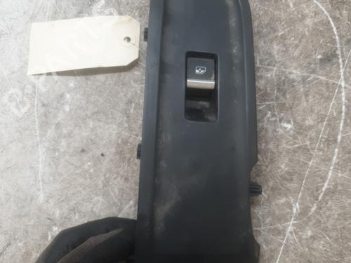 Used Right front window switch Right front window switch AUDI Q5 (8RB) [2008-2019] 33890177 33890177