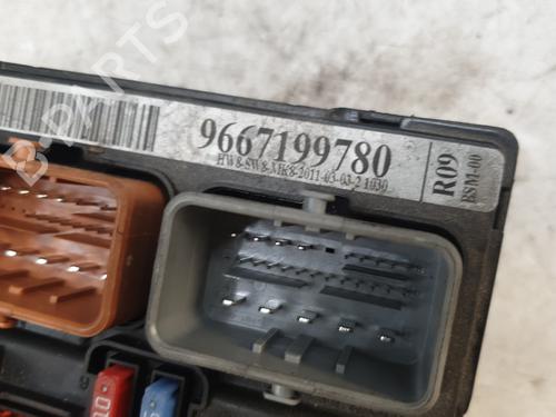Used Fuse box Fuse box 37588071 37588071