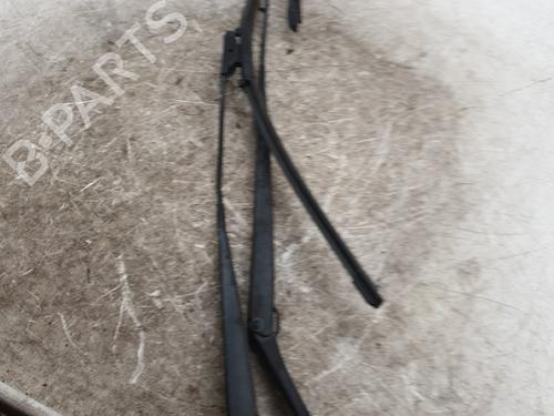 front-windshield-wiper-arm-renault-clio-iv-bh_-2012-2013-2014-2015-2016-2017-2018-2019-2020-2021-32166126 main image