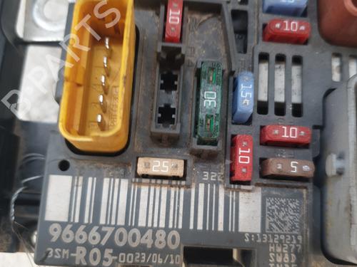 Used Fuse box Fuse box 36859137 36859137