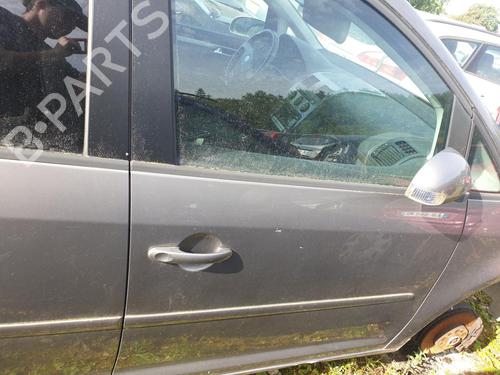 Dør høyre foran Dør høyre foran VW TOURAN (1T1, 1T2) 2.0 TDI 16V (140 hp) 36960984 36960984