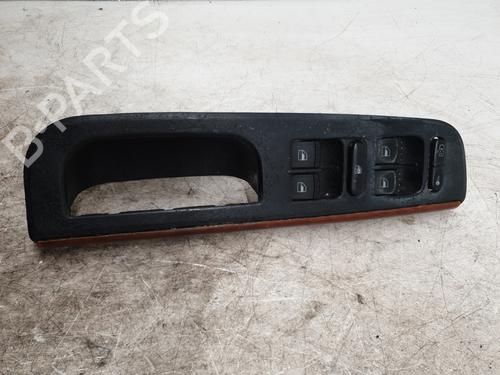 Venstre fortil elrude kontakt VW PASSAT B5.5 (3B3) 1.9 TDI (130 hp) 30698351