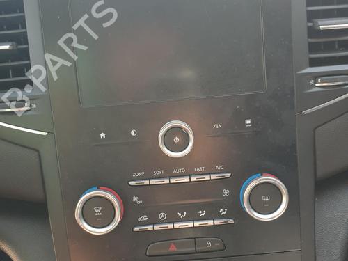 display-monitor-renault-megane-iv-hatchback-b9amn_-2015-26617906 main image