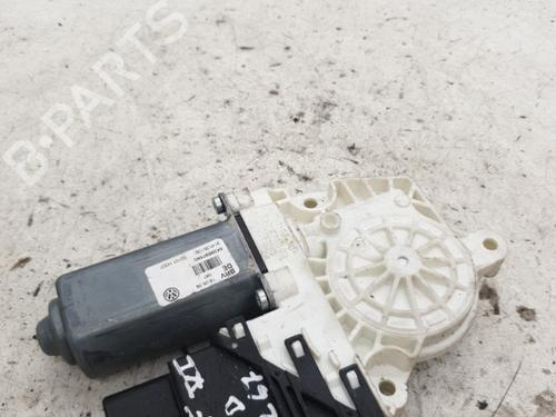 Used Right rear window motor Right rear window motor VW GOLF VI (5K1) 2.0 TDI (110 hp) 22864307 22864307