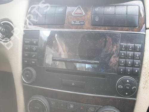 Used Radio MERCEDES-BENZ CLK (C209) CLK 220 CDI (209.308) (150 hp) 31356875