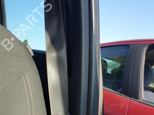 front-left-seatbelt-dacia-lodgy-js_-2012-27236943 main image