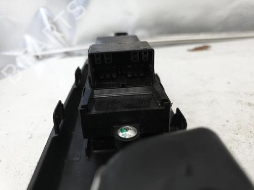 Used Left front window switch Left front window switch SUZUKI SWIFT IV (FZ, NZ) 1.3 DDiS (AZG413D, ZC02S, ZC92S) (75 hp) 24421508 24421508