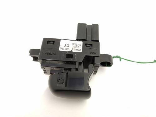 Used Left rear window switch Left rear window switch NISSAN JUKE (F15) 1.6 (117 hp) 7559381 7559381