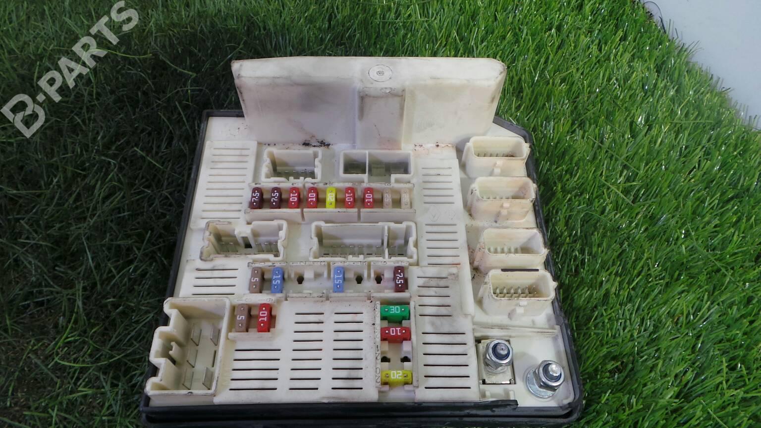 Fuse box RENAULT MEGANE II (BM0/1_, CM0/1_) 1.9 dCi 8200 481 866 H B
