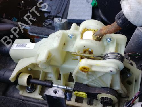 Used Gear lever VOLVO V60 I (155) D2 (120 hp) 23499006