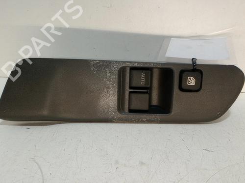 Interrupteur de vitre avant gauche NISSAN PRIMERA Hatchback (P11) [1996-2002]  28075450