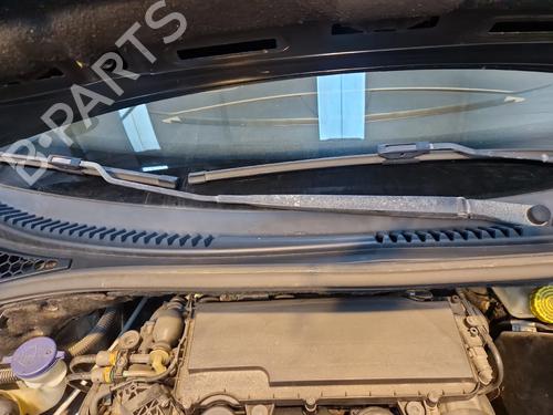 Used Front windshield wiper arm CITROËN C3 II (SC_) 1.4 HDi 70 (SC8HZC, SC8HR0, SC8HP4) (68 hp) 30486310