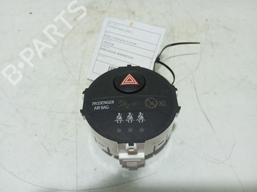 Used Warning switch Warning switch TOYOTA YARIS (_P13_) 1.5 Hybrid (NHP130_) (101 hp) 31907826 31907826
