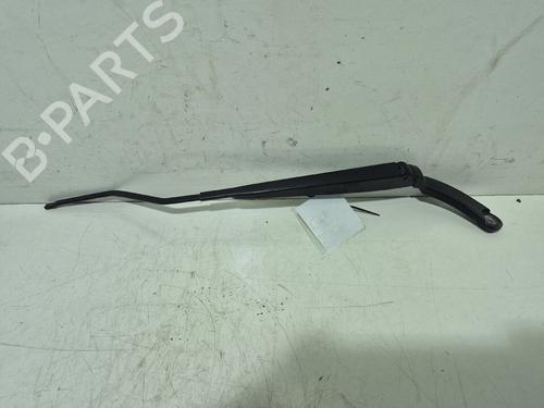 front-windshield-wiper-arm-renault-clio-iv-grandtour-kh_-2012-2013-2014-2015-2016-2017-2018-2019-2020-2021-32029264 main image