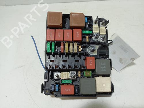 Used Fuse box Fuse box 32350867 32350867