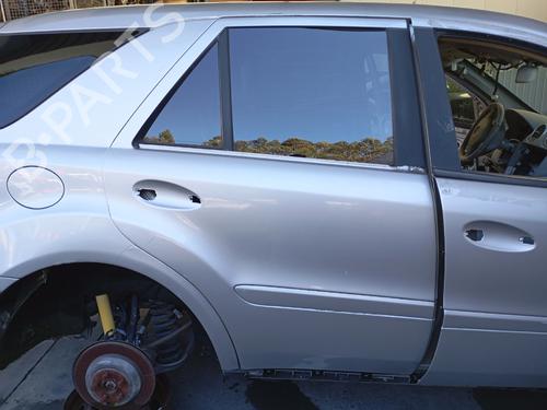 Used Right rear door Right rear door MERCEDES-BENZ M-CLASS (W164) [2005-2012] 33675714 33675714