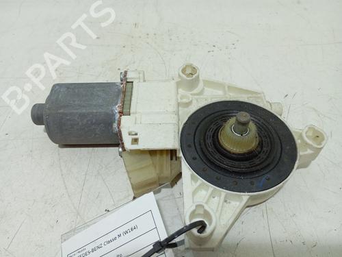 Used Right front window motor Right front window motor MERCEDES-BENZ M-CLASS (W164) [2005-2012] 33690273 33690273