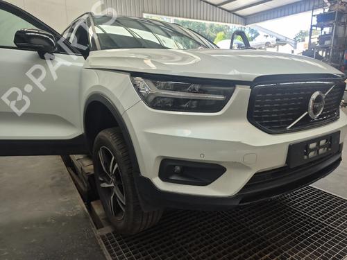 Full front VOLVO XC40 (536) D4 AWD | BP39077951S1 - Image 3
