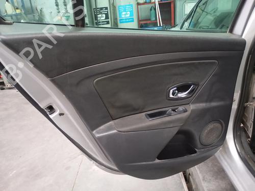 Forra trás esquerda Forra trás esquerda RENAULT MEGANE III Grandtour (KZ0/1) 1.5 dCi (KZ09, KZ0D, KZ1G, KZ29, KZ14, KZ1W, KZ10, KZ1F,... (110 hp) 38336934 38336934