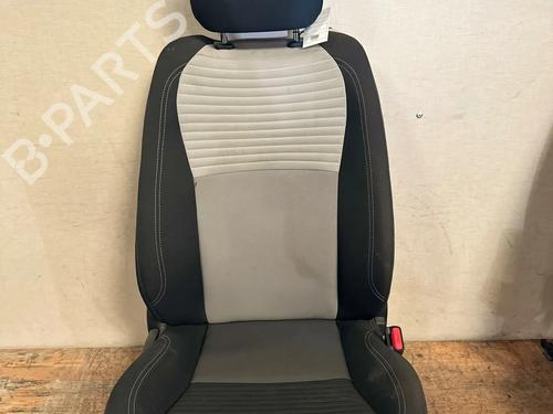 Used Right front seat Right front seat TOYOTA YARIS (_P13_) 1.5 Hybrid (NHP130_) (101 hp) 39204640 39204640