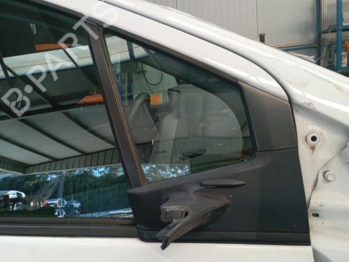 front-right-quarter-glass-toyota-yaris-_p13_-2010-2011-2012-2013-2014-2015-2016-2017-2018-2019-2020-39963644 main image