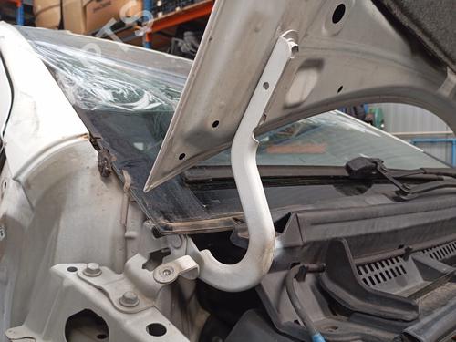 Used Hinge/Door check strap Hinge/Door check strap TOYOTA YARIS (_P13_) 1.4 D (NLP130_, NLP130) (90 hp) 40019291 40019291