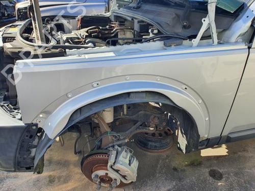 Aile avant gauche LAND ROVER DISCOVERY III (L319) 2.7 TD 4x4 (190 hp) 23485590