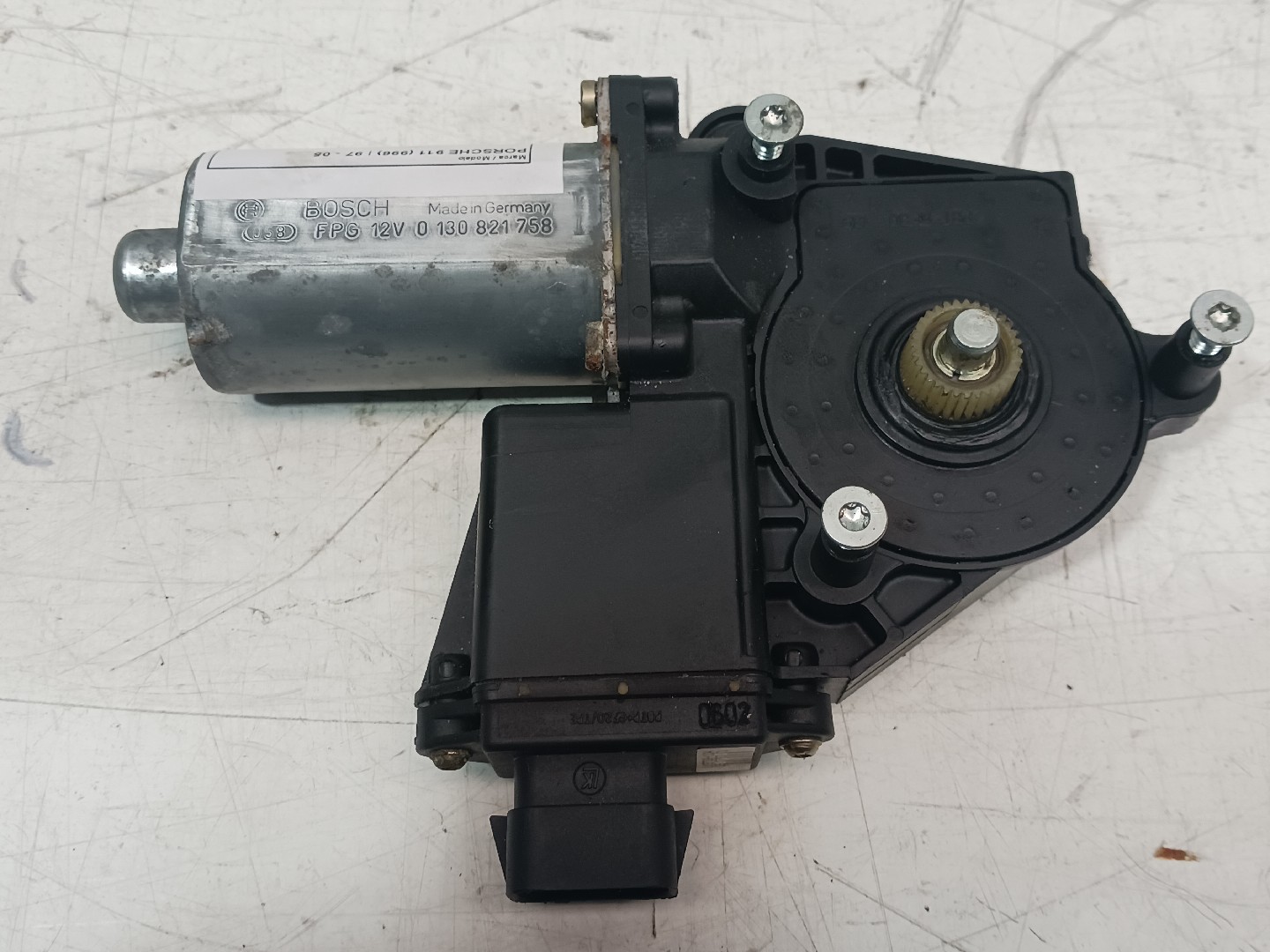 Left rear window motor – Porsche 911 (996) (1997-2005)