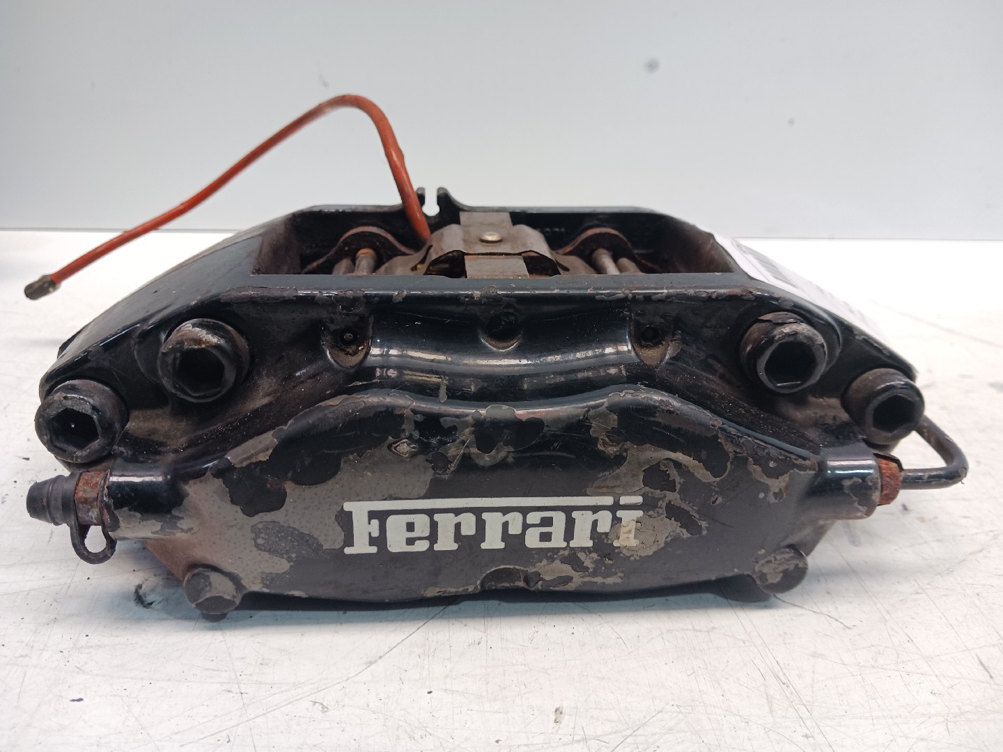 Left front brake caliper – Ferrari 360 (F131) (1999-2005)