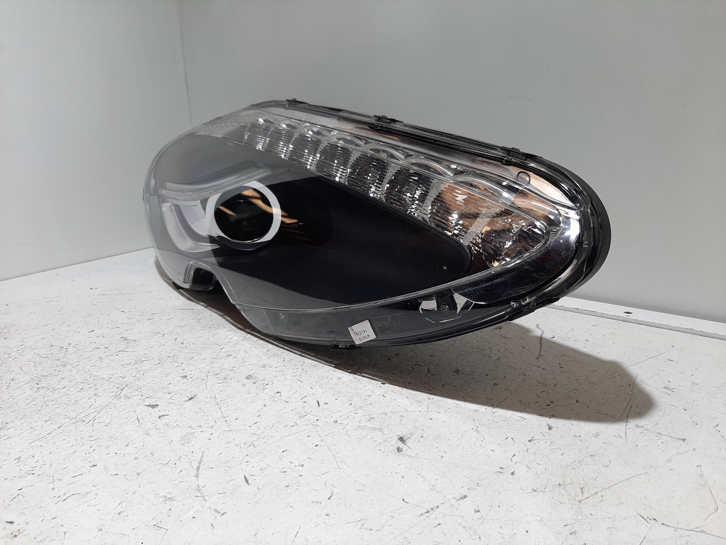 Right headlight – Aston Martin DB9 Vantage (2004-2016)