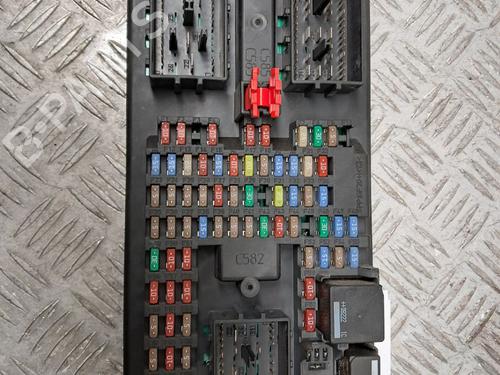 Used Fuse box LAND ROVER DISCOVERY III (L319) 2.7 TD 4x4 (190 hp) 29687483
