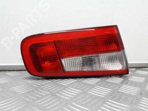 Używane Lampa tylna lewa RENAULT LAGUNA II (BG0/1_) 1.8 16V (BG0B, BG0C, BG0J, BG0M, BG0V) (121 hp) 29645530