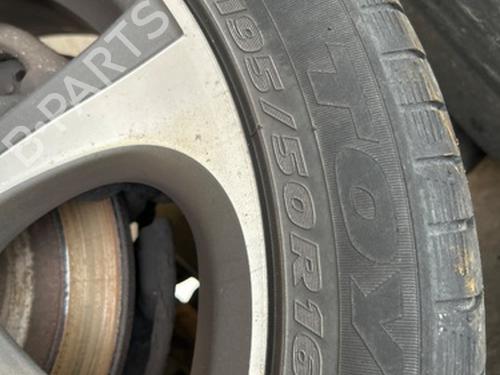 Stoel rechts voor TOYOTA YARIS (_P13_) 1.5 Hybrid (NHP130_, NHP130) | BP30292068C16