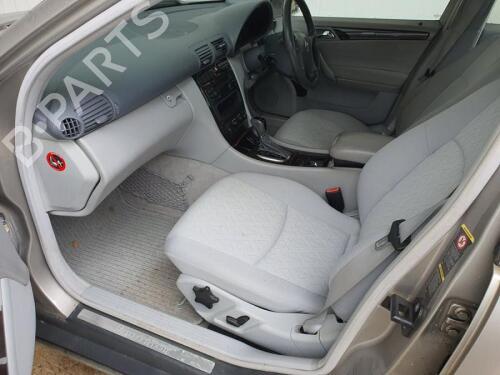 Sikkerhedssele foran højre MERCEDES-BENZ C-CLASS (W203) C 180 (203.035) | BP29650283I25