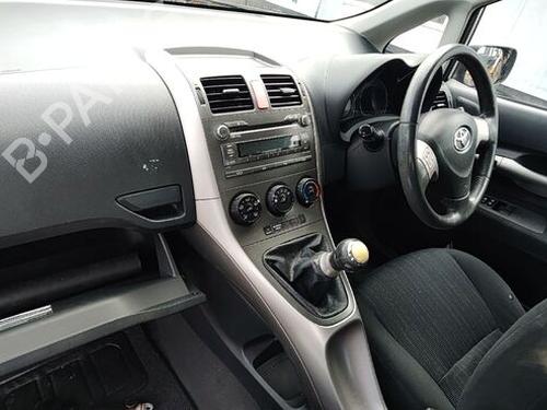 Left front indicator TOYOTA AURIS (_E15_) 1.6 (ZRE151_, ZRE151R) | BP29668740C32 